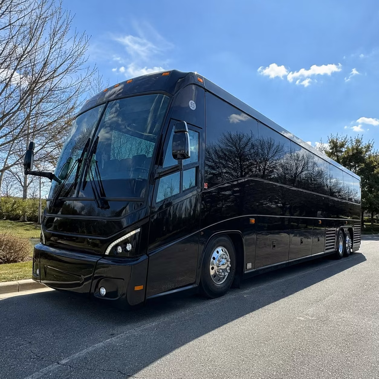 book shuttle buses for corporate events and off site meetings near simi valley