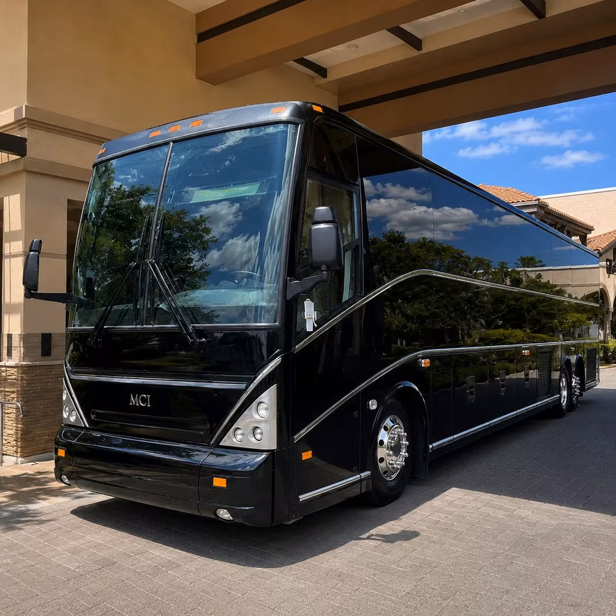 charter buses for simi valley groups heading to concerts at thousand oaks and ventura